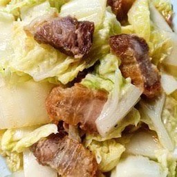 ผัดผักกาดขาวหมูกรอบ