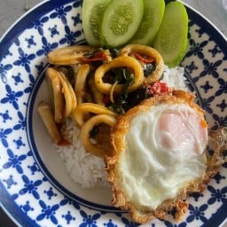 Pig up ข้าวต้มกะเพราเด็ด