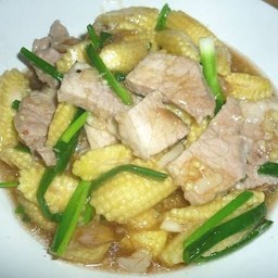 ผัดข้าวโพดอ่อนหมูสด
