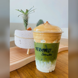 Matcha dalgona coffee