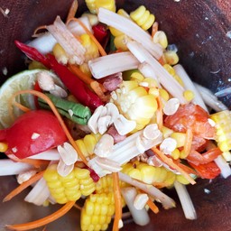 ตำไทยไหลบัว+ข้าวโพด