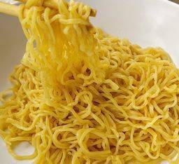 เส้นบะหมี่ลวก