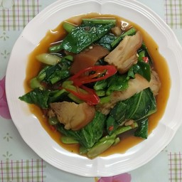 คะน้าขาหมูเป็นกับข้าว