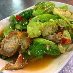 ผัดผักแขนงหมูกรอบ