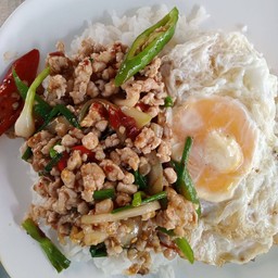 ผัดพริกเผาหมูสับไข่ดาว