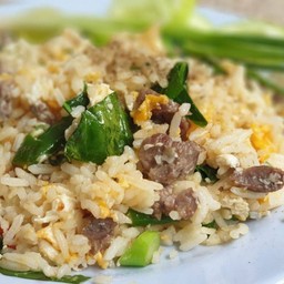 ข้าวผัดเนื้อ