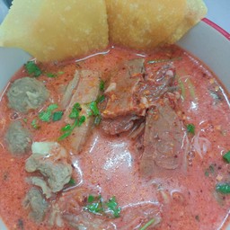 เย็นตาโฟต้มยำน้ำข้น (ลูกชิ้นเนื้อเปื่อย)