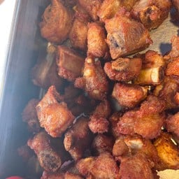 ร้านหมูทอดอ้อยใจ ตลาดโคกมะลิ