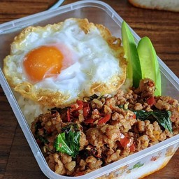 กะเพราหมูไข่ดาวราดข้าว