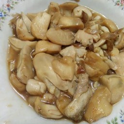 ผัดเห็ดฟางหมูกรอบ