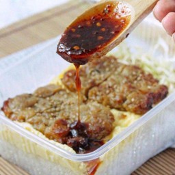 ข้าวไข่นุ่มหมูย่างซอสแจ่ว