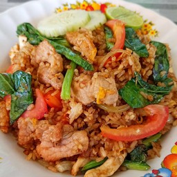 ข้าวผัดโบราณใส่ผักคะน้า