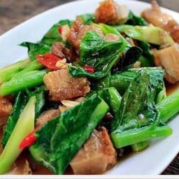 คะน้าหมูกรอบเป็นกับข้าว