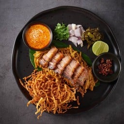 ข้าวซอยแห้งหมูกรอบ