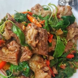 ผัดกระเพราเนื้อตุ๋น