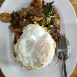 ข้าวกะเพราเนื้อรวม(ไม่รวมไข่ดาว)