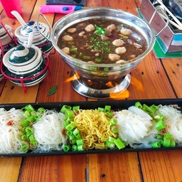 ชุดหม้อไฟสุดคุ้มเนื้อ   เลือกเส้นได้ทั้งหมด 5 เส้น