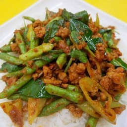ข้าวพริกแกงหมูสับใส่ถั่วฟักยาว