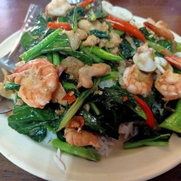 ข้าวราดคะน้าทะเล