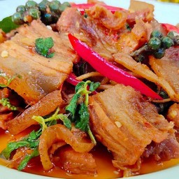 หมูป่าผัดเผ็ด