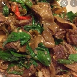 ผัดกระเพราหมูตุ๋น