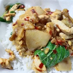 กระเพราไก่ใส่หน่อไม้ดอง(กับข้าว)