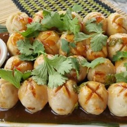 ลูกชิ้นหมูทอดกรอบของแท้