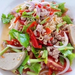 ยำมาม่าหมูยอ หมูสับ