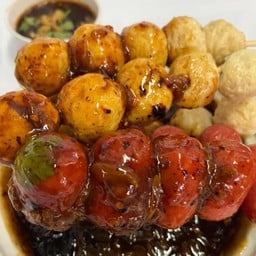 ฮอทดอกแดง+ลูกชิ้นหมู ของแท้บุรีรัมย์