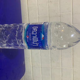 น้ำเปล่าใหญ่