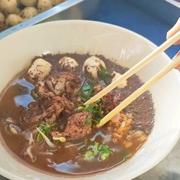 ก๋วยเตี๋ยวเรือหมูตุ๋น