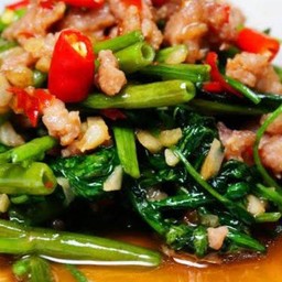 ข้าวผัดผักบุ้งหมูสับ