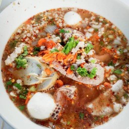 ก๋วยเตี๋ยวหมูต้มยำ ตายาย