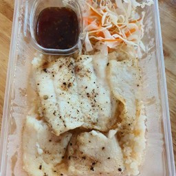 ข้าวผัดกระเทียมปลาย่างเกลือ