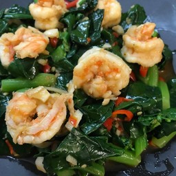 ข้าวราดคะน้ากุ้ง