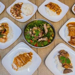 หมูทอดสามเกลอ / ก๋วยเตี๋ยวต้มยำหมูบะช่อ สุขุมวิท 105