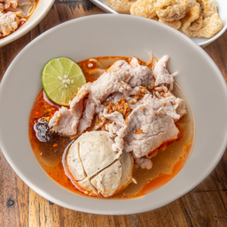 ก๋วยเตี๋ยวหมูต้มยำ ลูกชิ้นจัมโบ้