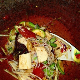 ตำซั่วปูปลาร้าไก่ยอ