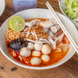 ก๋วยเตี๋ยวหมูต้มยำ