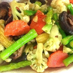 ผัดผักเป็นกับข้าว Stir-fried vegetables- side  dish
