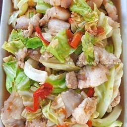 ข้าราดผัดเห็ดรวมหมูกรอบ