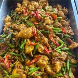 ลูกขิ้นปลากรายผัดถั่ว