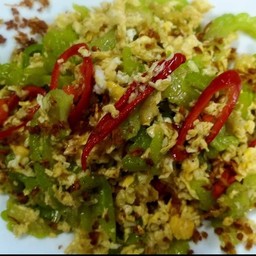 ข้าวมะระผัดไข่