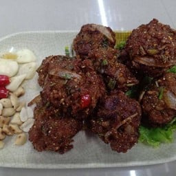 ก้อยหมูทอด