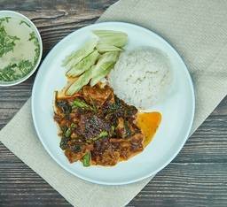 ข้าวผัดพริกแกงหมู