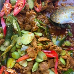 ผัดเผ็ดสะตอหมู