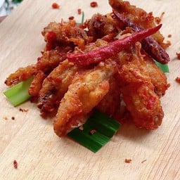 ชายตั้มไก่ทอดพริกแห้ง