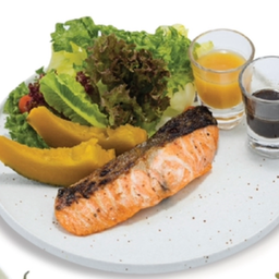 สลัดแซลมอนย่าง