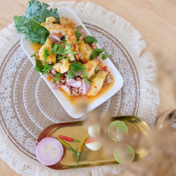 ยำไข่ดาว