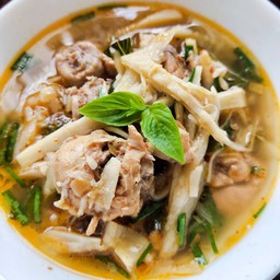 แกงหน่อไม้ดองใส่ไก่